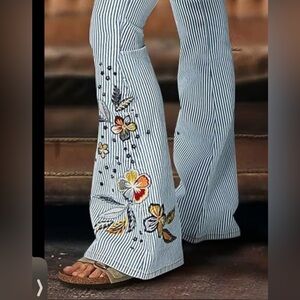 NWT Flamingals Low Rise Stretch Denim Bootcut Floral Embroidered Women's Pants